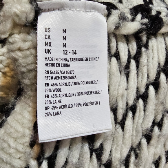 2/$20 American Eagle M Thick Sweater - Picture 4 of 10